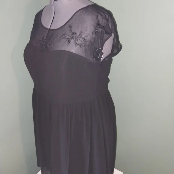 Torrid Floral Mesh Embroidered Illusion Special Occasion Dress- Size 26 - Picture 4 of 6